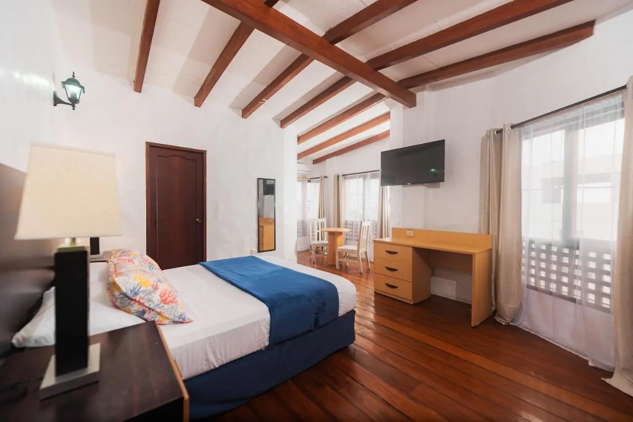 بيت شباب Hostal North Seymour بويرتو أيورا
